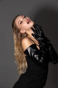 Лучшие эскорт услуги от Мария работает в Москве