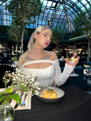 VIP эскорт от Кима работает в Москве