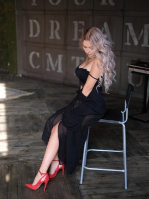 Эскортница Света