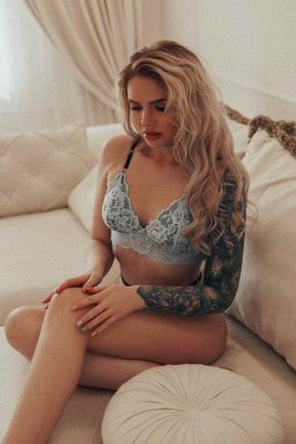 вип эскорт от  Дина работает в Москве